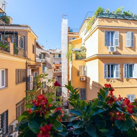 Апартаменты Domus De Fiori Рим Экстерьер фото