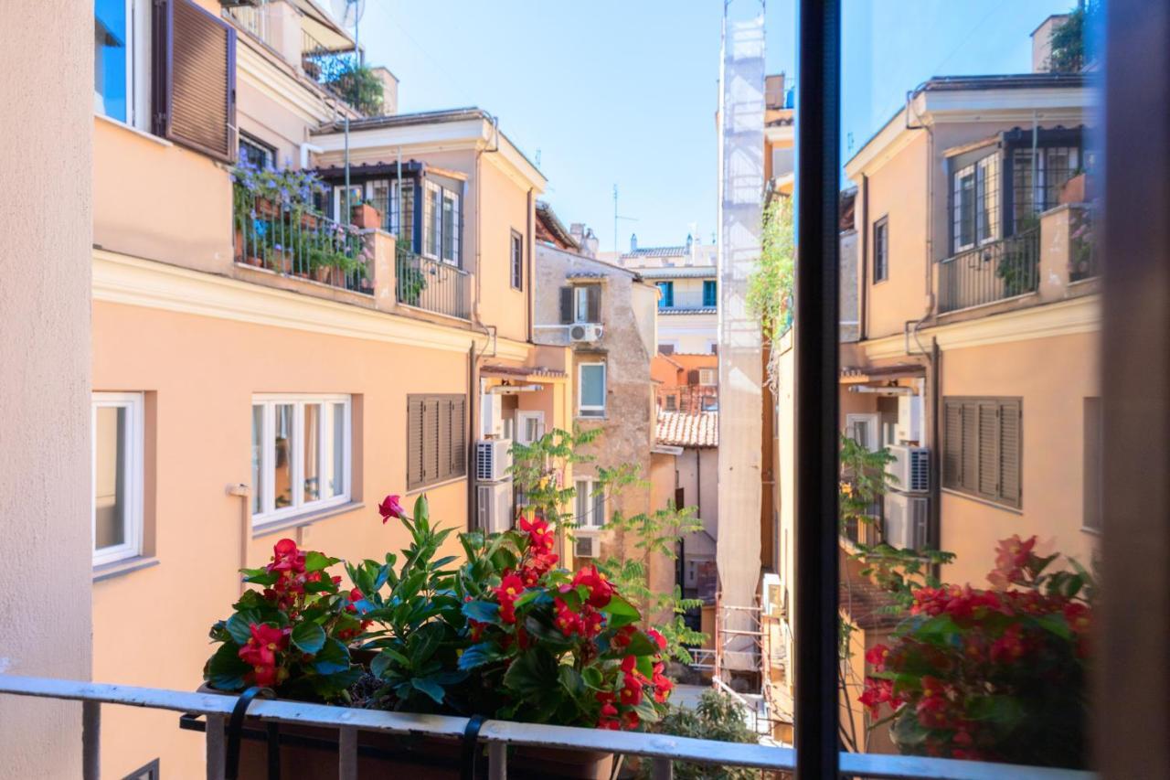 Апартаменты Domus De Fiori Рим Экстерьер фото
