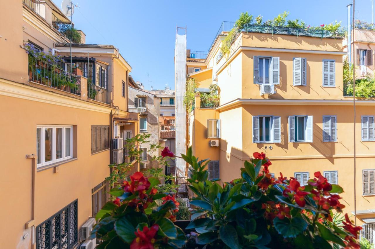 Апартаменты Domus De Fiori Рим Экстерьер фото