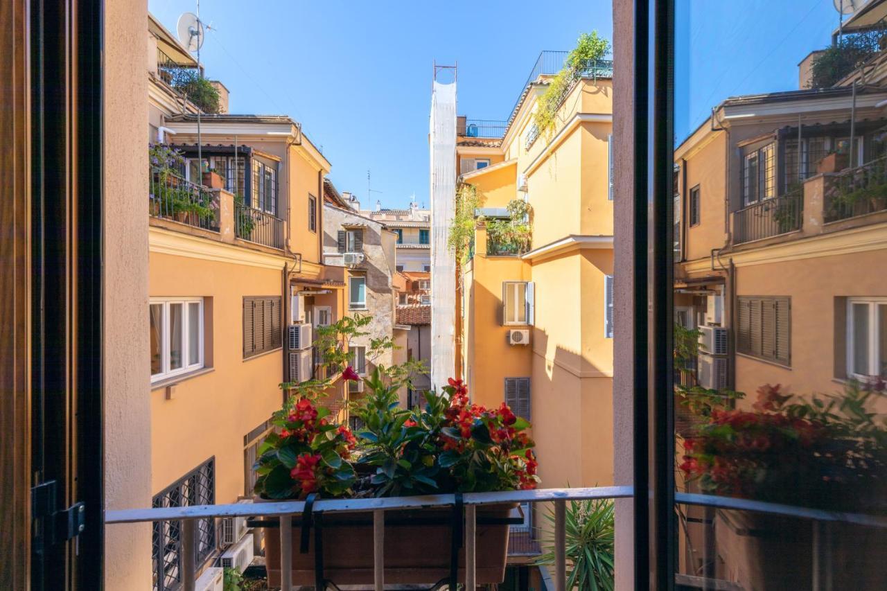 Апартаменты Domus De Fiori Рим Экстерьер фото